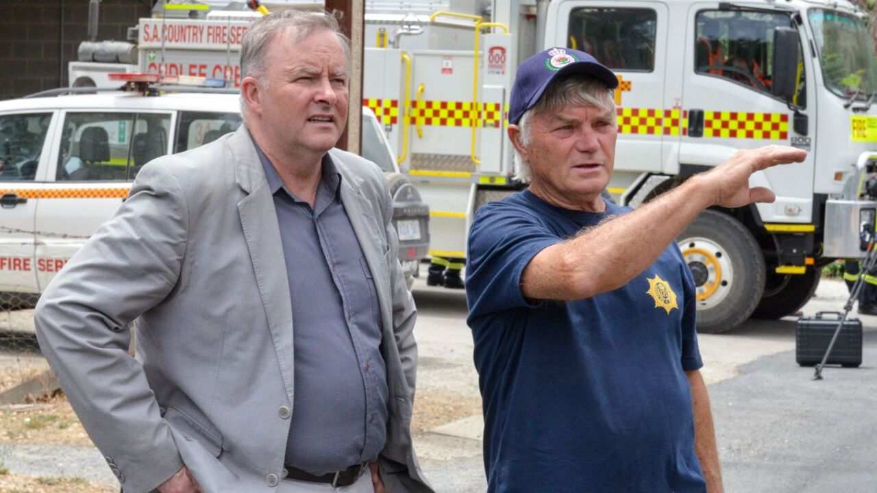 Albanese meets with communities in fire-ravaged Adelaide Hills region