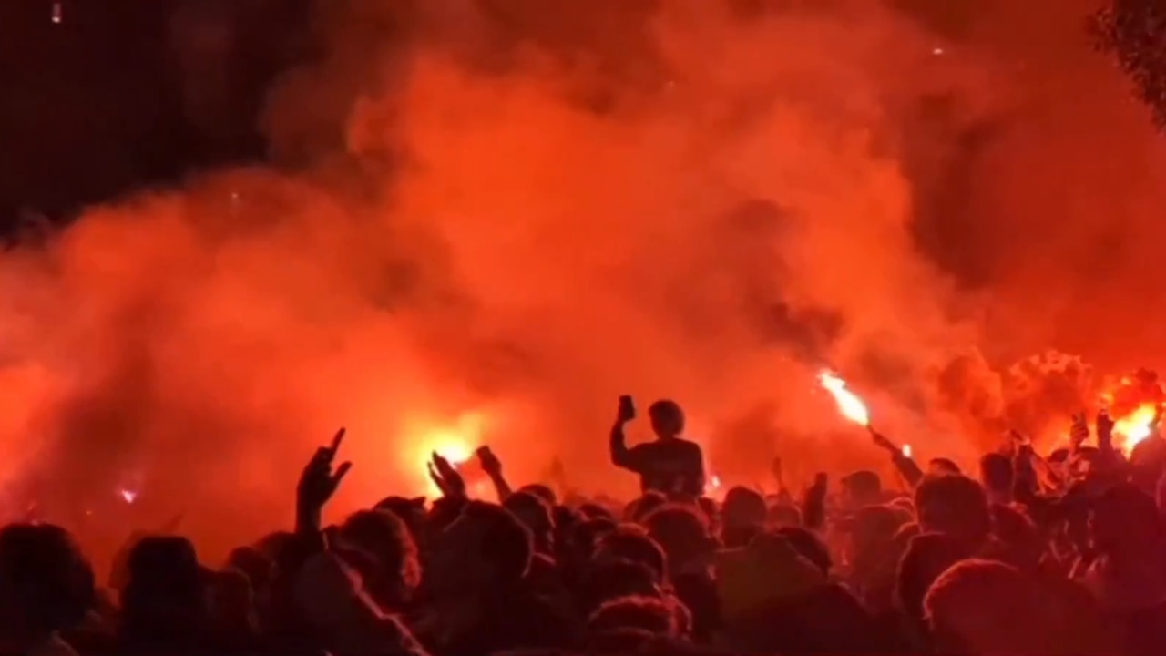 concerns-over-ease-of-buying-flares-after-football-fans-storm-melbourne