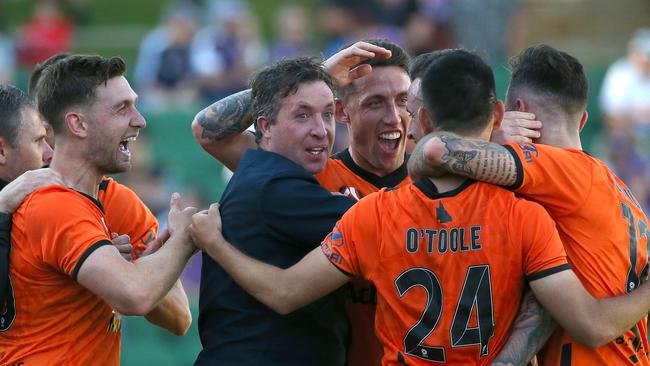 Robbie Fowler coach of the Roar celebrates with his players after a goal by Roy O’Donovan. Picture: Paul Kane/Getty Images