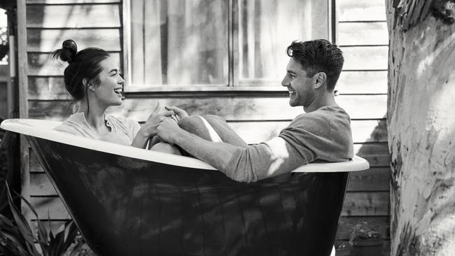 Sharing a laugh (and a bathtub) with partner Shaun Hampson. (Photography: Damian Bennett for Stellar)