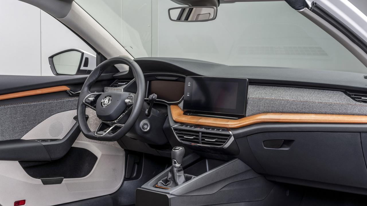 The material can be used on doors, dashboard and the car’s pillars.