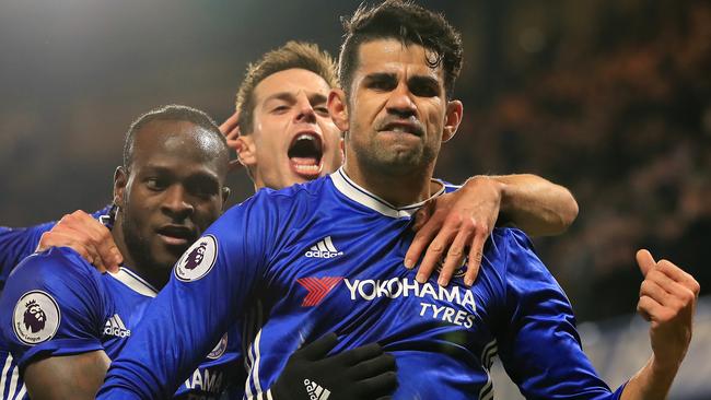 LONDON, ENGLAND - JANUARY 22: Diego Costa (R) of Chelsea celebrates scoring the opening goal with his team mates during the Premier League match between Chelsea and Hull City at Stamford Bridge on January 22, 2017 in London, England. (Photo by Richard Heathcote/Getty Images)