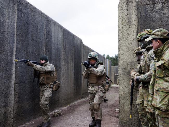 The Australian Defence Force of Operation Kudu, in South East England. This is the British-led mission to train members of the AFU (Force Ukraine) that Australia has been part of since January 2023. Chief of Army, Lieutenant General Simon Stuart, AO, CSC, Picture: Defence