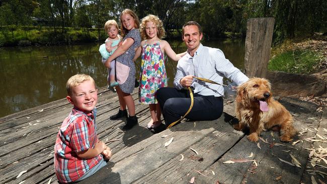 Liberal candidate for Indi Steve Martin with his kids Sam (5), Isabelle (9) Eve (2) and Sophia (7) with their dog Rosie in Wangaratta. Picture: Aaron Francis