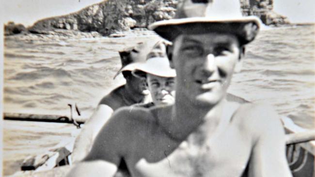 The group of Mooloolaba Surf Lifesavers head off for the first trip to Old Woman Island. Picture: John McCutcheon