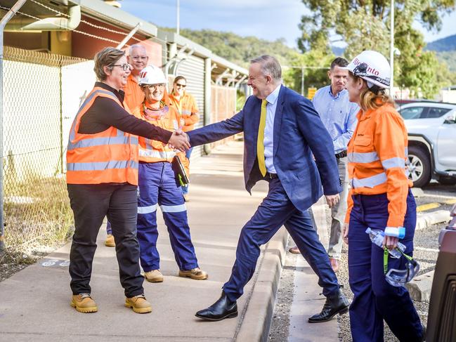 Australian Prime Minister Anthony Albanese arrives for a tour of Rio Tinto's Yarwun Alumina Refinery, 10km northwest of Gladstone. (AAP Image/Brenda Strong)