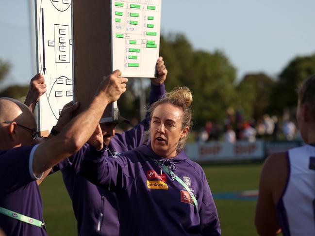 Lisa Webb addressing her Fremantle charges. Picture: Kelly Defina/Getty Images.