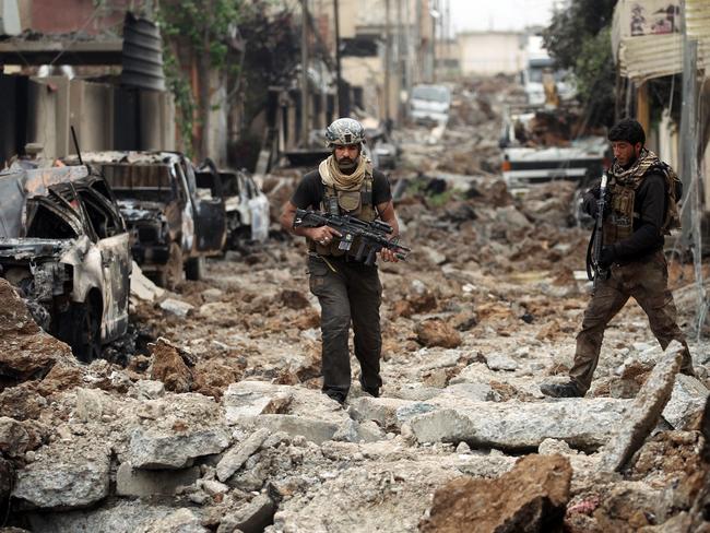 Iraqi Counter-Terrorism Service forces advance towards Sekak in western Mosul on April 11 during the ongoing offensive to retake the city from Islamic State jihadists. Picture: AFP Photo/Ahmad Al-Rubaye