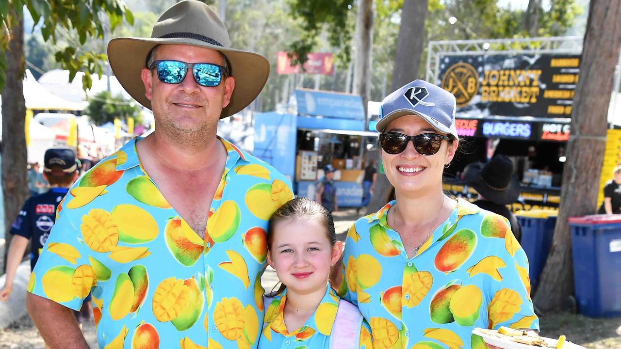 Stephen, Mikayla and Elisha Tregaskis at the Gympie Muster. Picture: Patrick Woods.