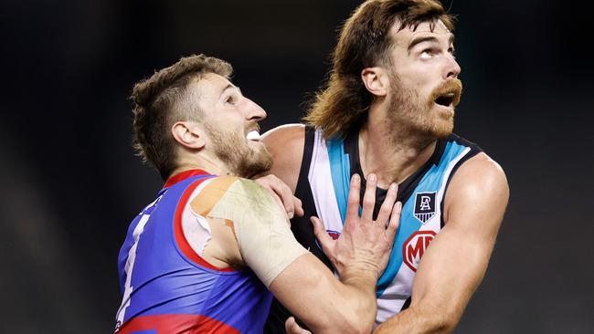 Marcus Bontempelli contest a ruck duel with Port ruckman Scott Lycett.