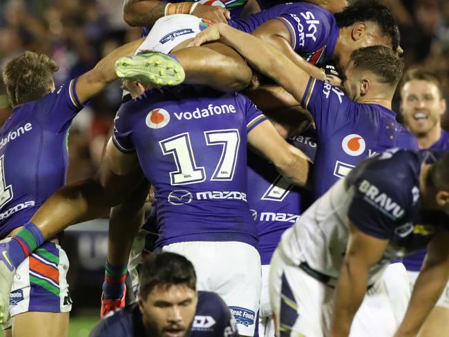 BRISBANE, AUSTRALIA - APRIL 08: Warriors players celebrate after their win during the round five NRL match between the New Zealand Warriors and the North Queensland Cowboys at Moreton Daily Stadium, on April 08, 2022, in Brisbane, Australia. (Photo by Glenn Hunt/Getty Images)