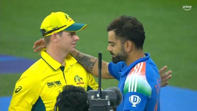 Kohli & Smith share touching embrace