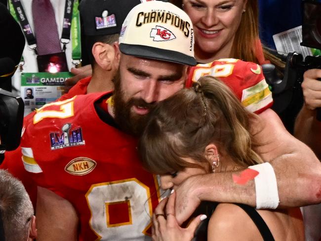 US singer-songwriter Taylor Swift and Kansas City Chiefs' tight end #87 Travis Kelce embrace after the Chiefs won Super Bowl LVIII against the San Francisco 49ers at Allegiant Stadium in Las Vegas, Nevada, February 11, 2024. (Photo by Patrick T. Fallon / AFP)
