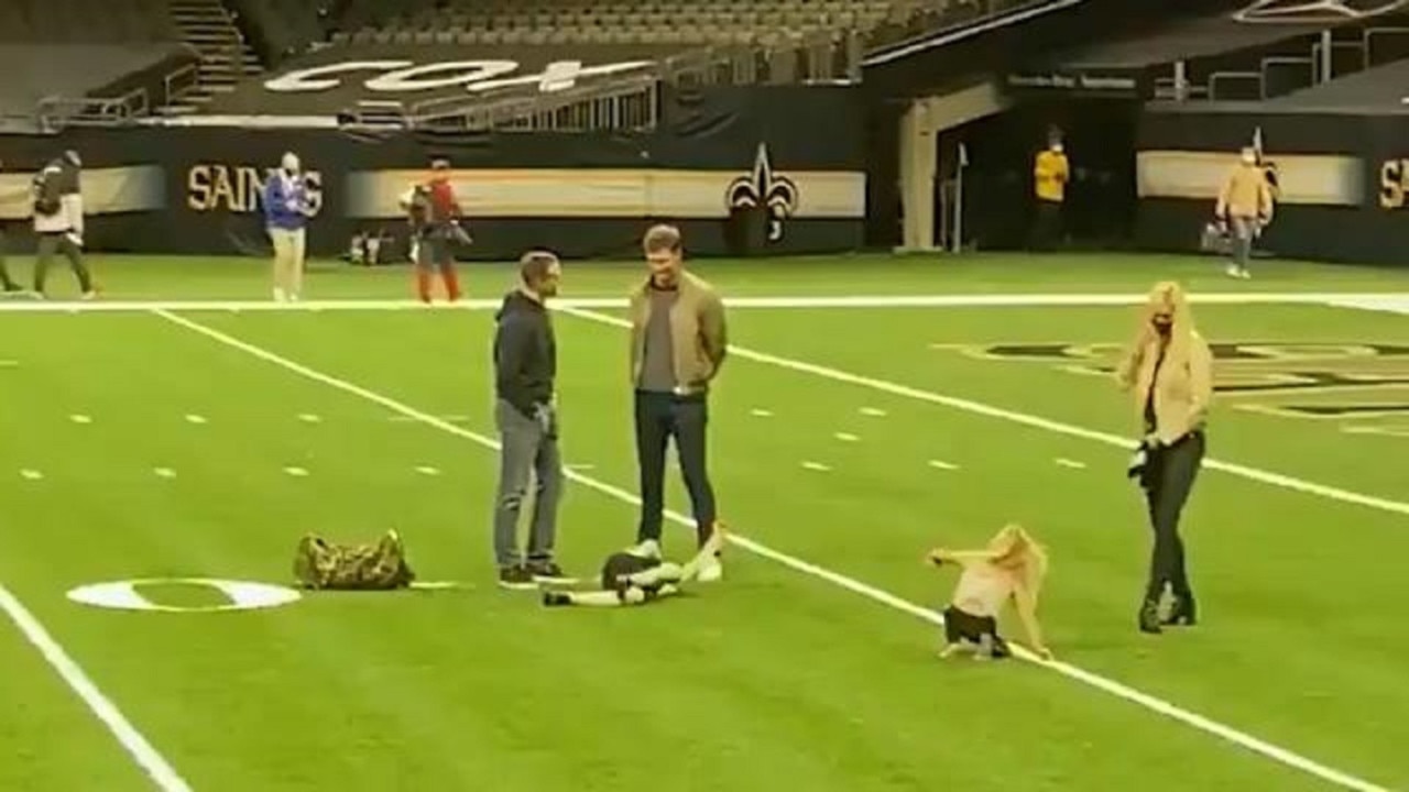 Tom Brady shares moment with Drew Brees and family after playoff game