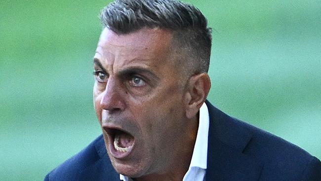 Aloisi quits Roar to join Muscat in China