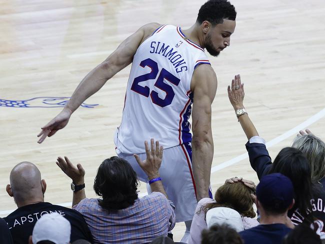 PHILADELPHIA, PENNSYLVANIA - JUNE 20: Ben Simmons #25 of the Philadelphia 76ers bumps into fans during the fourth quarter during Game Seven of the Eastern Conference Semifinals against the Atlanta Hawks at Wells Fargo Center on June 20, 2021 in Philadelphia, Pennsylvania. NOTE TO USER: User expressly acknowledges and agrees that, by downloading and or using this photograph, User is consenting to the terms and conditions of the Getty Images License Agreement.   Tim Nwachukwu/Getty Images/AFP == FOR NEWSPAPERS, INTERNET, TELCOS & TELEVISION USE ONLY ==