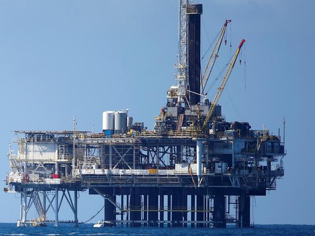 An offshore oil platform is seen in Huntington Beach, Calif. The International Energy Agency said in its monthly report that it expects U.S. oil production to overtake Saudi Arabia’s in 2018. PHOTO: LUCY NICHOLSON/REUTERS