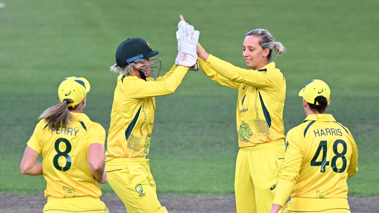 Ash Gardner celebrates the wicket of Javeria Khan. (Photo by Steve Bell/Getty Images)