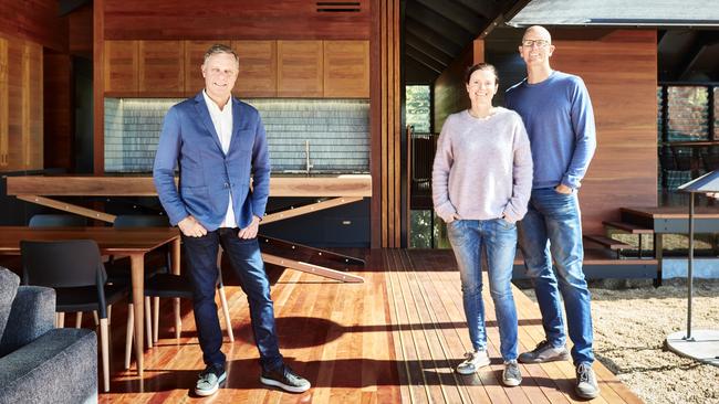 Grand Designs Australia host Peter Maddison with Sarah and David Hobart. Photo: Foxtel/Rhiannon Slatter