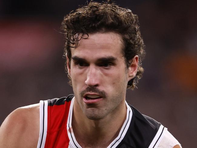 MELBOURNE, AUSTRALIA - MARCH 21: Max King of the Saints handballs during the round two AFL match between St Kilda Saints and Collingwood Magpies at Melbourne Cricket Ground, on March 21, 2024, in Melbourne, Australia. (Photo by Darrian Traynor/Getty Images)