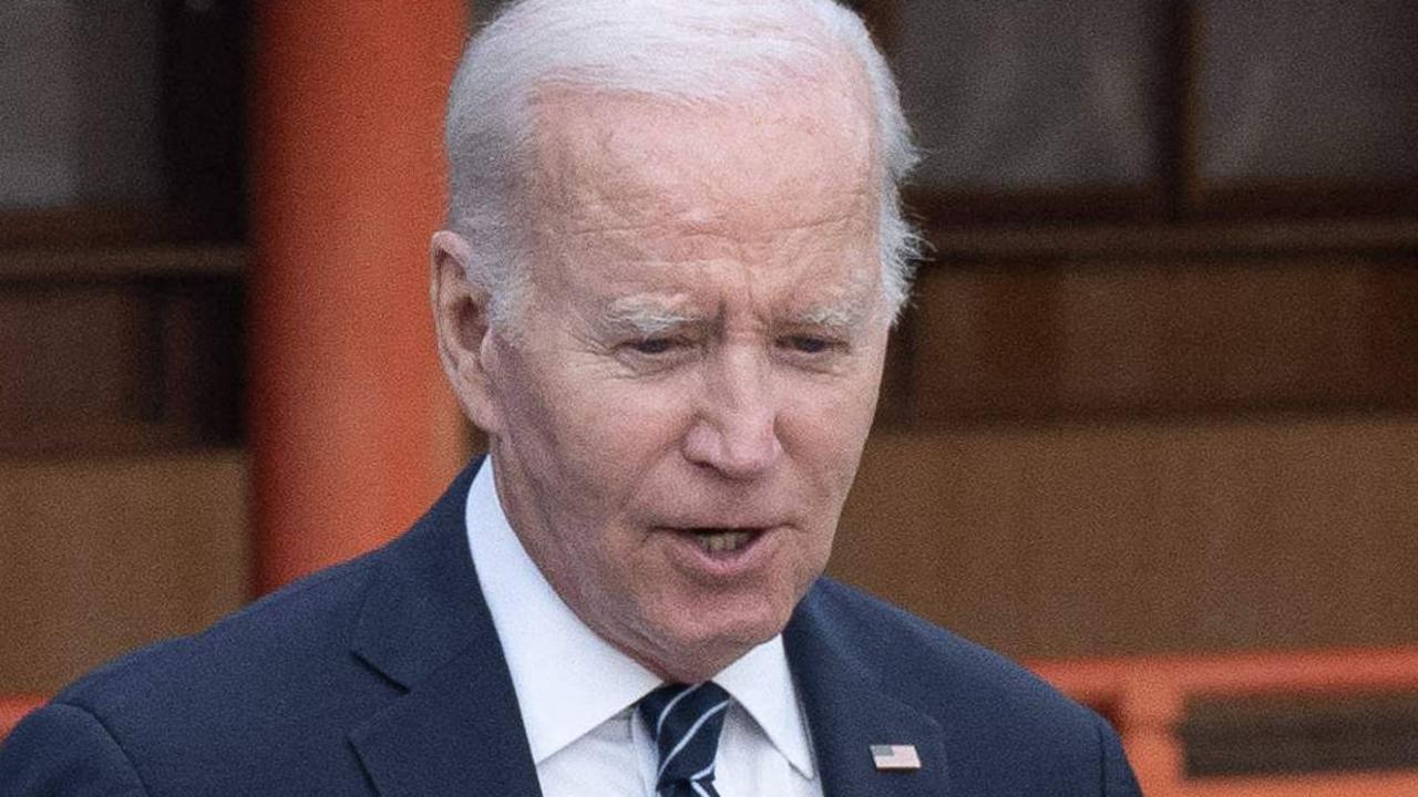 Joe Biden jest w podróży i prawie spadł ze schodów na szczycie G7 w Japonii