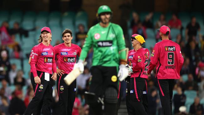 SYDNEY, AUSTRALIA – DECEMBER 05: Sean Abbott of the Sixers celebrates with teammates after dismissing Beau Webster of the Stars during the Men's Big Bash League match between the Sydney Sixers and the Melbourne Stars at Sydney Cricket Ground, on December 05, 2021, in Sydney, Australia. (Photo by Cameron Spencer/Getty Images)