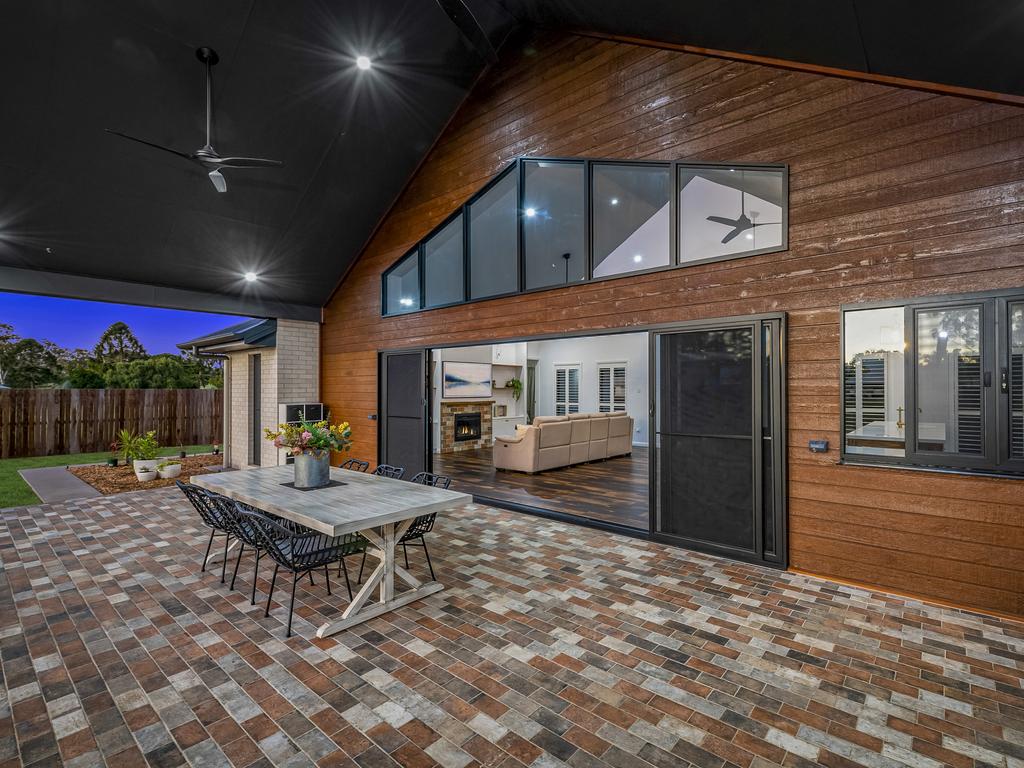 CRJ Designer Homes won the President's Award at the Wide Bay Burnett Housing and Construction Awards for Henderson345 in Gooburrum.