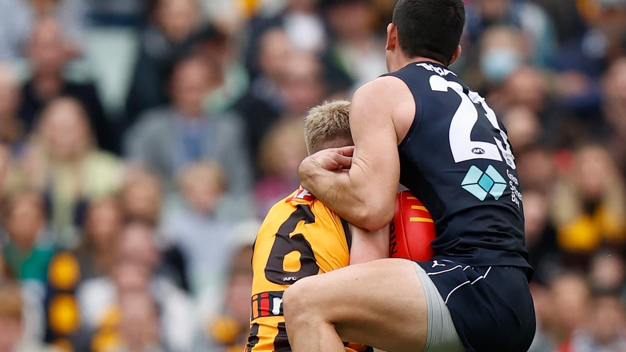 Jacob Weitering marks over James Sicily during Carlton’s one-point win over Hawthorn at the MCG.