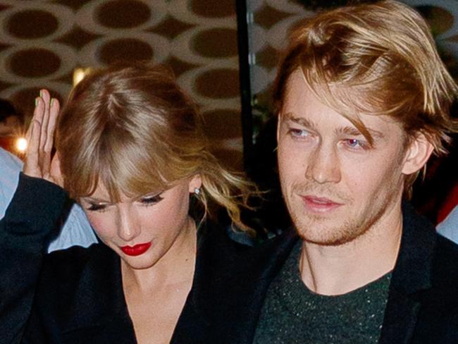 NEW YORK, NEW YORK - OCTOBER 06: Taylor Swift and Joe Alwyn depart Zuma on October 06, 2019 in New York City. (Photo by Jackson Lee/GC Images)