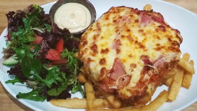 Reporter Rachel Clayton joined the ParmaDaze crew to review the parma at the refurbished East Brunswick Hotel.