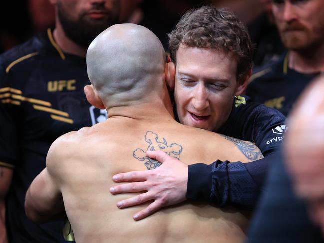 Alexander Volkanovski hugs Mark Zuckerberg before the fight. Picture: Sean M. Haffey/Getty Images