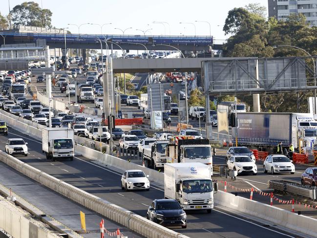 SYDNEY, AUSTRALIA - NewsWire Photos OCTOBER 17, 2024: Traffic backed up near the Sydney Harbour tunnel due to an earlier incident where an over hight vehicle was at the Sydney Harbour Tunnel, North Sydney.Picture: NewsWire / Damian Shaw