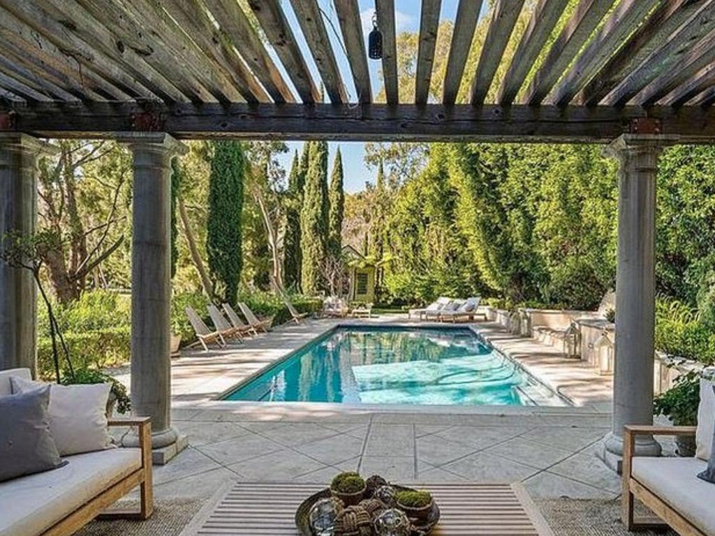 The pool at Meghan and Harry's Pacific Palisades purported potential property. Picture: MLS