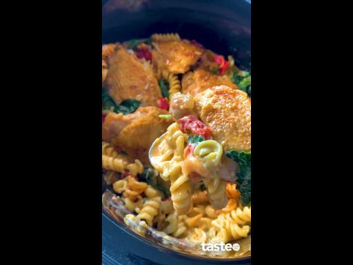Slow cooker tricolore chicken pasta