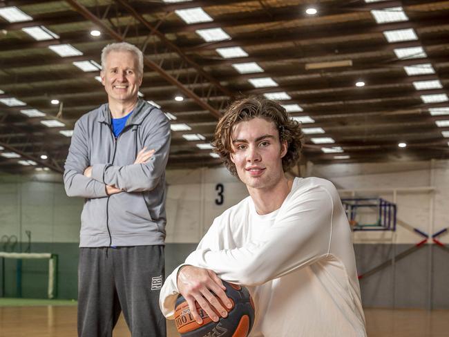 Basketball legend Andrew Gaze has heaped praise on the young Giddey. Picture: Tim Carrafa
