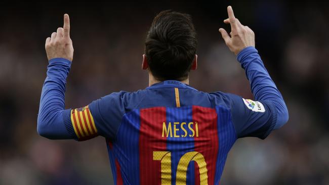 La Liga Video: Lionel Messi Free Kick Goal, Fernando Torres Double