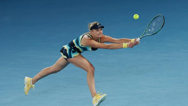 Dayana Yastremska of Ukraine plays a backhand in their Semi Final singles match against Qinwen Zheng . Picture: Darrian Traynor/Getty Images.