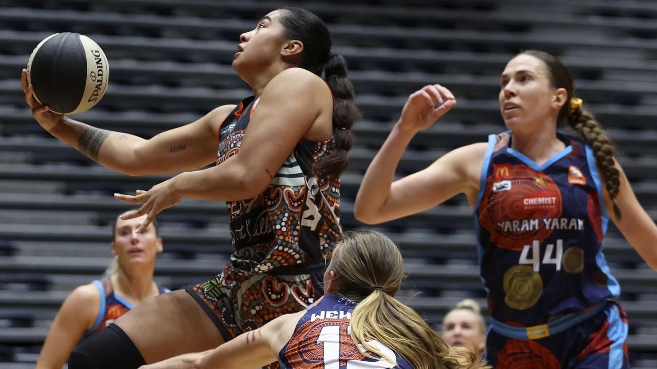 Zitina Aokuso drives to the basket during round 1. (Photo by Martin Keep/Getty Images)