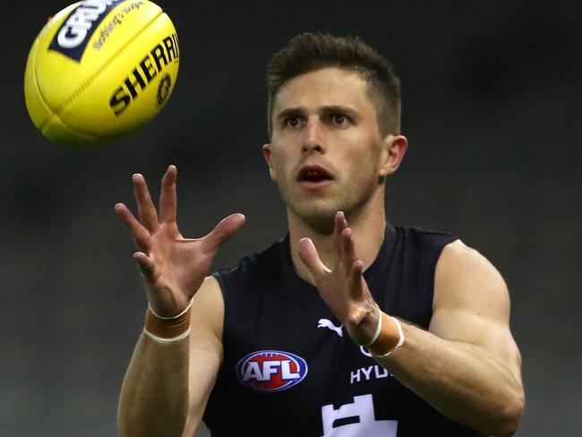 MELBOURNE, AUSTRALIA - JULY 02: Marc Murphy of the Blues takes the ball during the round 5 AFL match between the Carlton Blues and the St Kilda Saints at Marvel Stadium on July 02, 2020 in Melbourne, Australia. (Photo by Robert Cianflone/Getty Images)