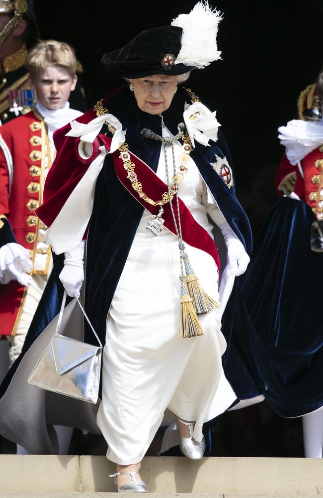 Queen Elizabeth sports quirky silver shoes at Order of the Garter ceremony