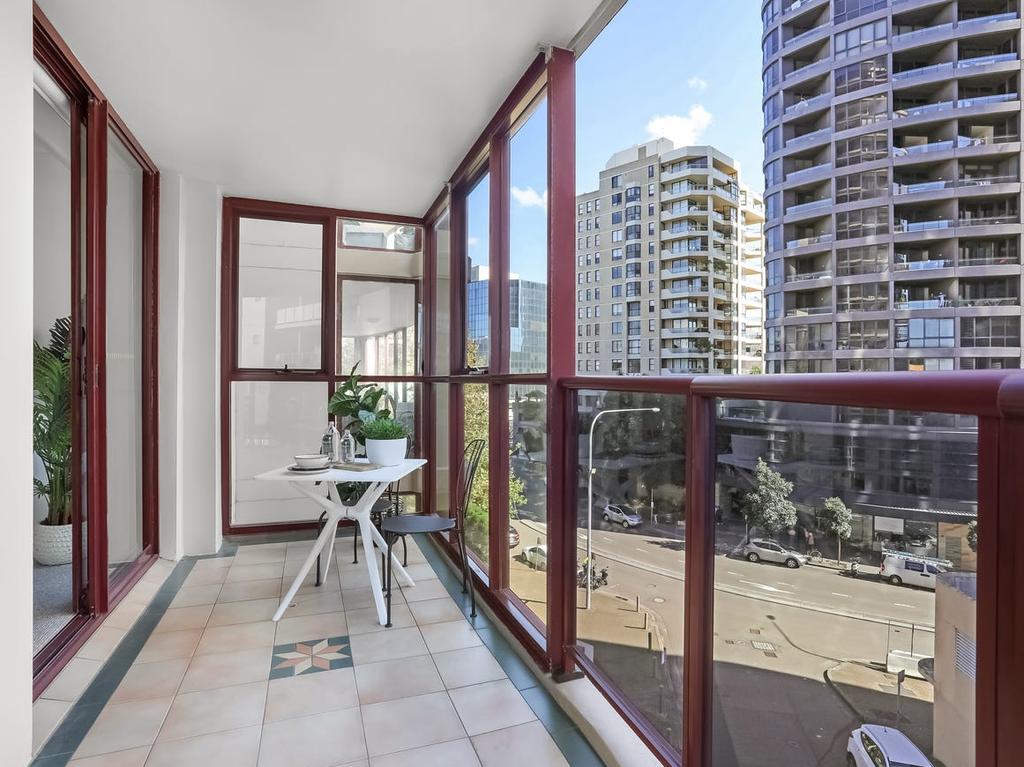 17/2A Hollywood Ave, Bondi Junction recently sold for $1.76m.
