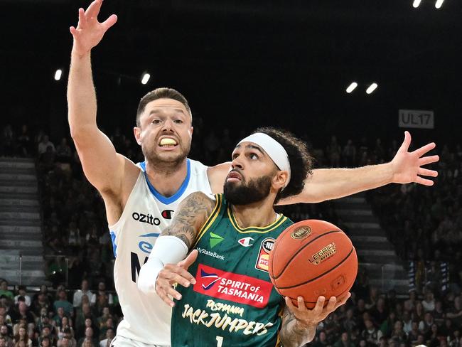 Tasmania’s Jordon Crawford drives to the basket past Melbourne United’s Matthew Dellavedova. Picture: Getty Images