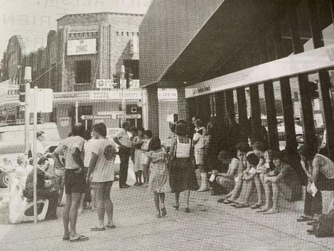 Many readers guessed it was the early 80s.  It was 1983  and people were lined up waiting for the bank to open.