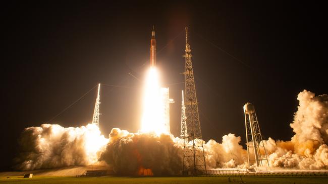 NASA’s Space Launch System rocket carrying the Orion spacecraft launches on the Artemis I flight test on November 16, 2022. Picture: NASA/Joel Kowsky