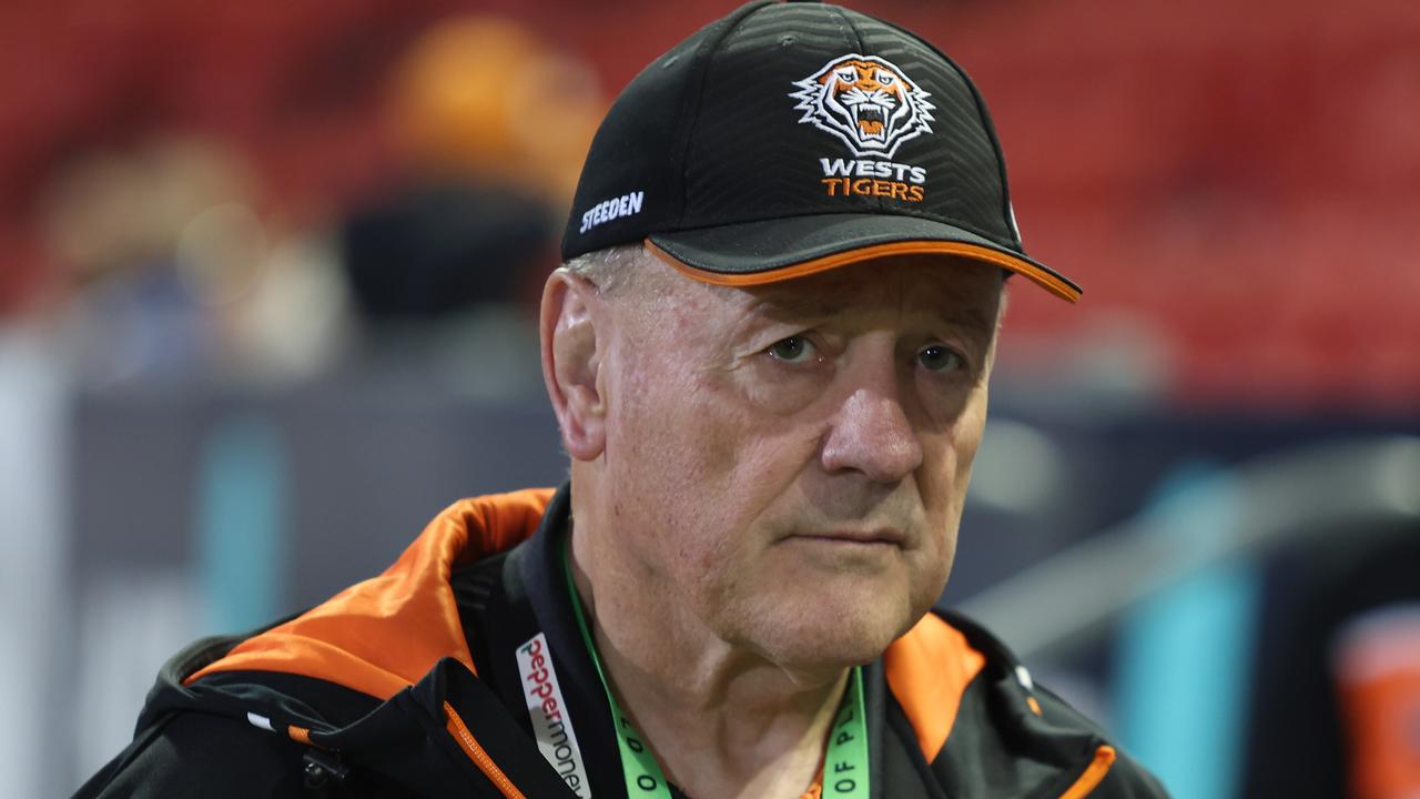 NEWCASTLE, AUSTRALIA - JULY 14: West Tigers Coach Tim Sheens during the round 20 NRL match between Newcastle Knights and Wests Tigers at McDonald Jones Stadium on July 14, 2023 in Newcastle, Australia. (Photo by Scott Gardiner/Getty Images)