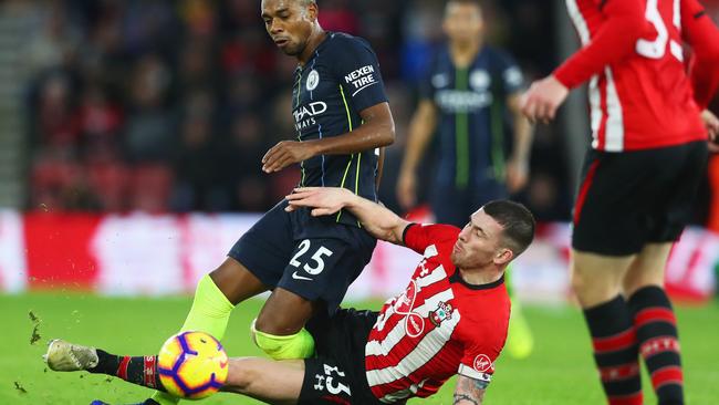  Pierre-Emile Hojbjerg bring down Fernandinho and gets his marching orders.