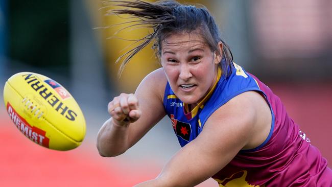 GOLD COAST, AUSTRALIA - NOVEMBER 05: Breanna Koenen of the Lions handpasses the ball during the 2022 S7 AFLW First Qualifying Final match between the Brisbane Lions and the Richmond Tigers at Metricon Stadium on November 5, 2022 in the Gold Coast, Australia. (Photo by Russell Freeman/AFL Photos via Getty Images)