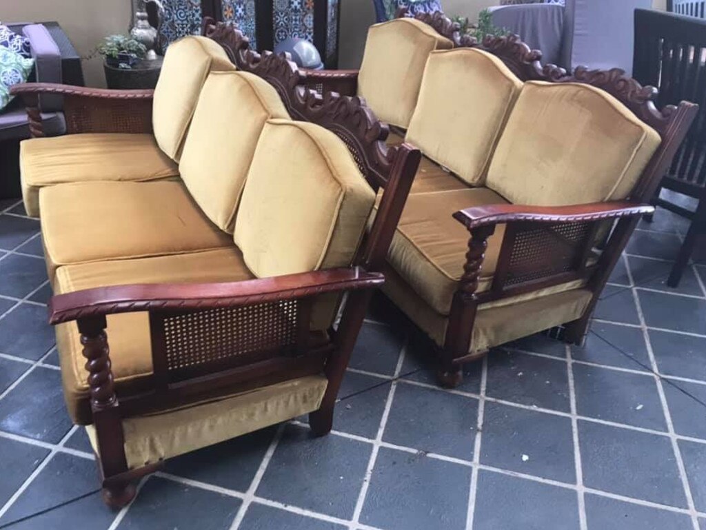 She managed to get the sofas for free, before using Bunnings Rustoleum satin black paint ($12) to transform its look. Picture: Facebook/BunningsMumsAustralia