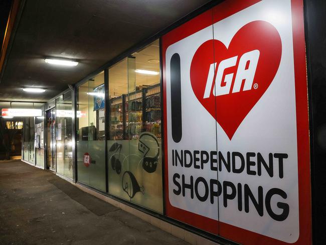 The apartment block above this IGA store in Mason St. Newport is rumoured to be in lockdown and maybe a possible Covid-19 exposure site. Picture : Ian Currie