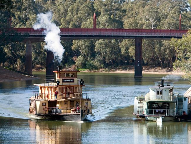 The PS Emmylou paddlesteamer on the Murray River at Echuca.